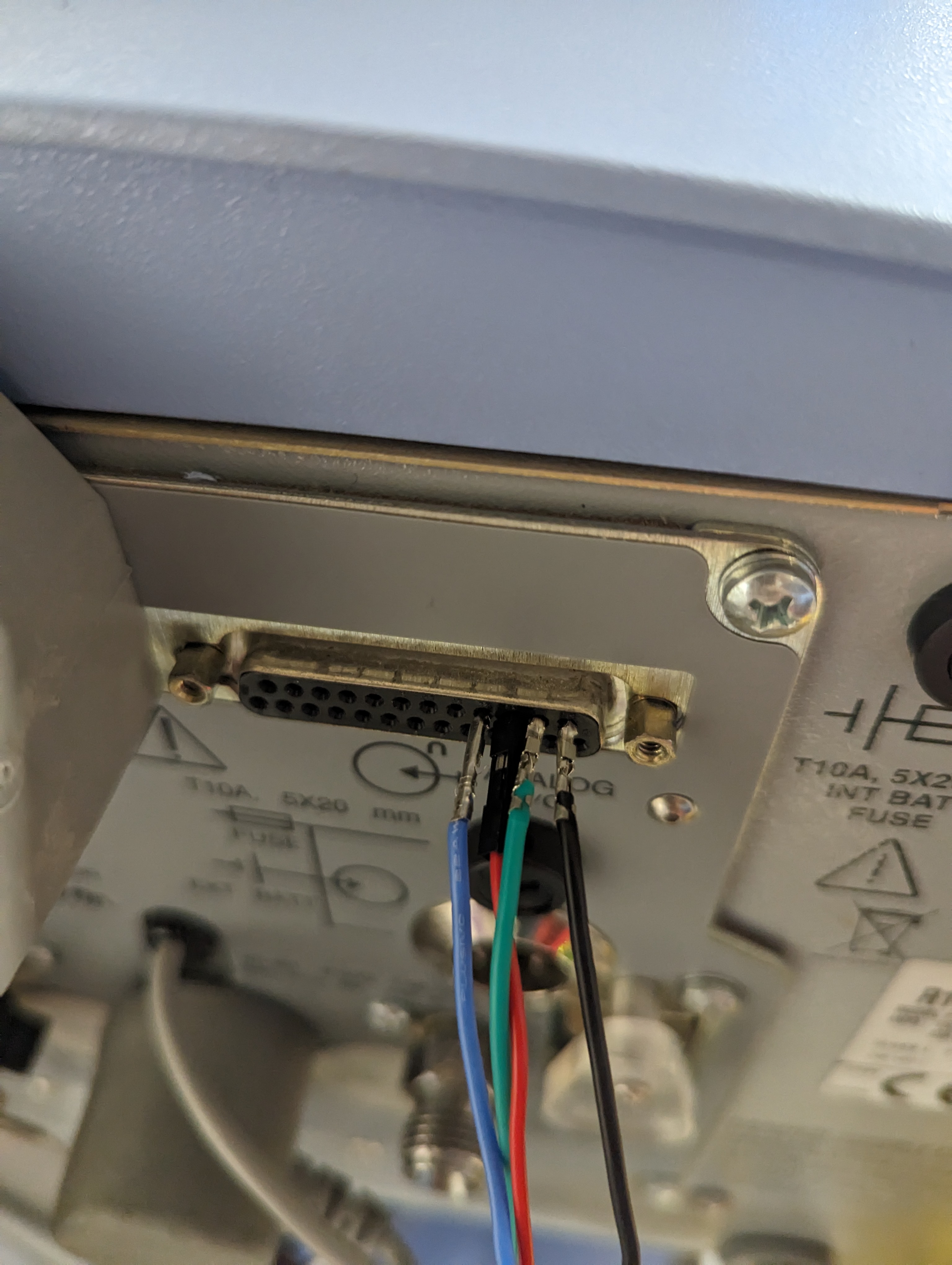 RS-232 pin configuration for the AVEA ventilator
